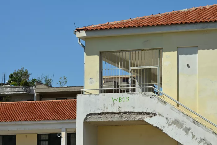 Χαϊδάρι: Μάχη για τη ζωή της δίνει 13χρονη που έπεσε από μπαλκόνι σχολείου