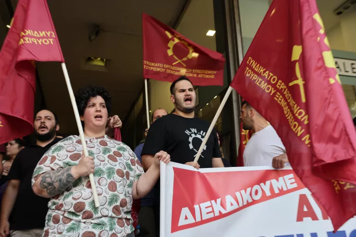 Στους δρόμους οι εργαζόμενοι επισιτισμού-τουρισμού: «Δεν μπορούμε να δουλεύουμε 15 ώρες τη μέρα»