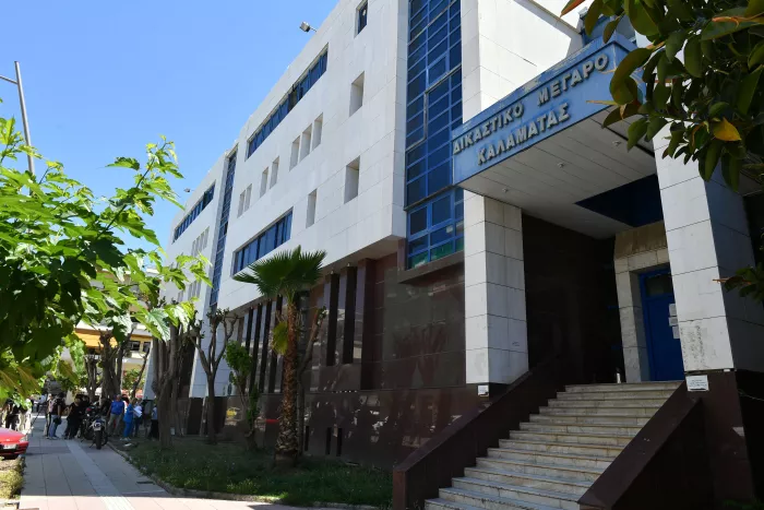 Γυναικοκτονία στην Καλαμάτα: 45 μαχαιριές δέχτηκε η Βασιλική - Συνέχιζε να τη μαχαιρώνει ενώ ήταν πεσμένη το πάτωμα