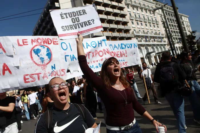 Ολοκληρώθηκε το τεράστιο πανεκπαιδευτικό συλλαλητήριο - «Ελλάδα, Ισπανία, Γαλλία, Αλβανία, είμαστε στο δρόμο για δωρεάν παιδεία» (εικόνες)
