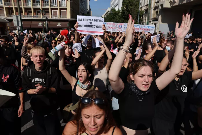 Ολοκληρώθηκε το τεράστιο πανεκπαιδευτικό συλλαλητήριο - «Ελλάδα, Ισπανία, Γαλλία, Αλβανία, είμαστε στο δρόμο για δωρεάν παιδεία» (εικόνες)