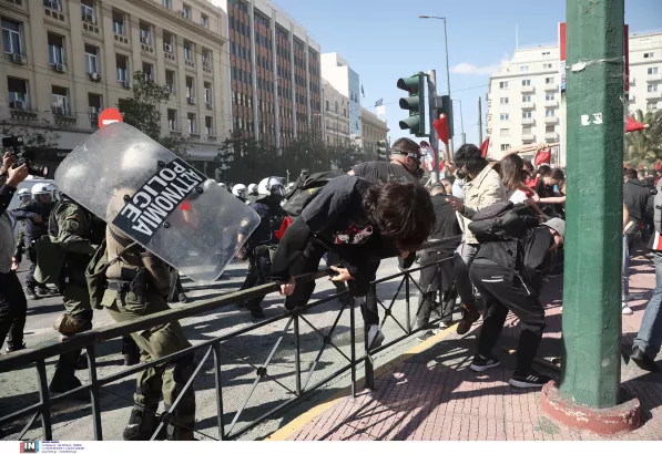 Επεισόδια στα Προπύλαια