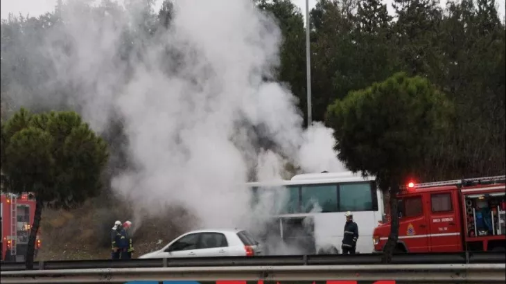 Θεσσαλονίκη: Φωτιά σε λεωφορείο που μετέφερε παιδιά