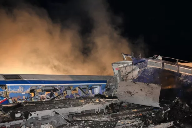 Εικόνες από το πολύνεκρο δυστύχημα στα Τέμπη