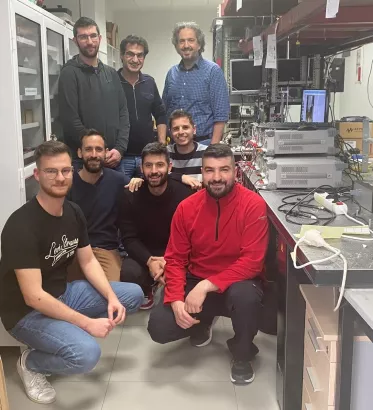 Θεσσαλονίκη: Το Τμήμα Πληροφορικής του ΑΠΘ κατασκεύασε τον ταχύτερο επεξεργαστή Τεχνητής Νοημοσύνης στον κόσμο με τη χρήση φωτός