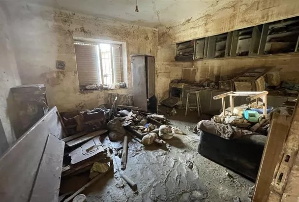 Ολική είναι η καταστροφή στο εσωτερικό όλων των σπιτιών / φωτογραφία ethnos.gr Kώστας Ασημακόπουλος