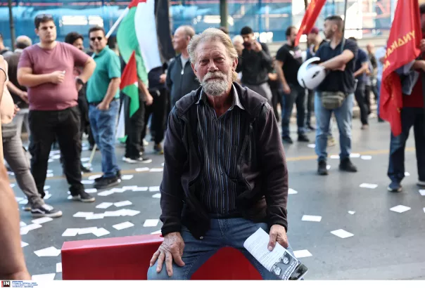 Πορεία οικοδόμων προς το υπουργείο Εργασίας