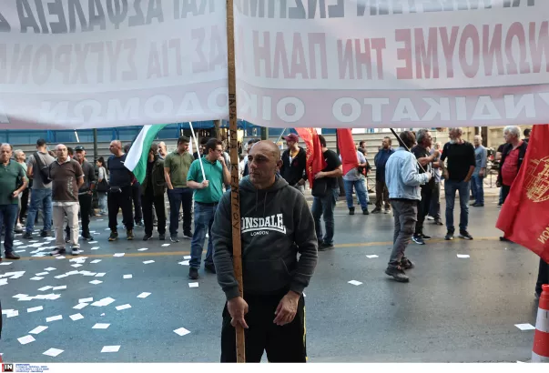 Πορεία οικοδόμων προς το υπουργείο Εργασίας