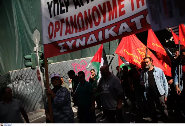 Πορεία οικοδόμων προς το υπουργείο Εργασίας