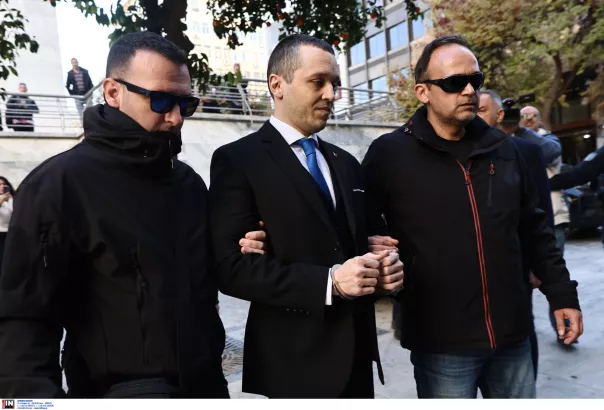 Κασιδιάρης: Με χειροπέδες ορκίστηκε σήμερα δημοτικός σύμβουλος Αθηναίων