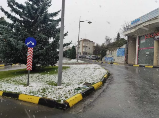 Χειμώνιασε για τα καλά και στην Κοζάνη: Χιονόπτωση μέσα στην πόλη και πτώση θερμοκρασίας 