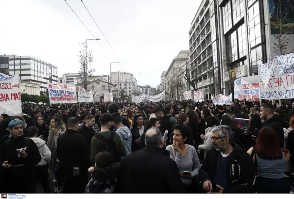 Απεργία 28ης Φεβρουαρίου: Πλήθος κόσμου στη συγκέντρωση διαμαρτυρίας στην Αθήνα (εικόνες)