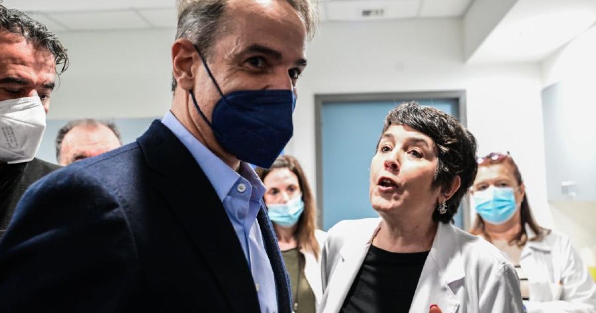 Τέμπη: «Έχετε το αίμα τους στα χέρια σας», φώναζαν εργαζόμενοι γιατροί στο Μητσοτάκη κατά την επίσκεψη του στο Ασκληπιείο Βούλας | Proson