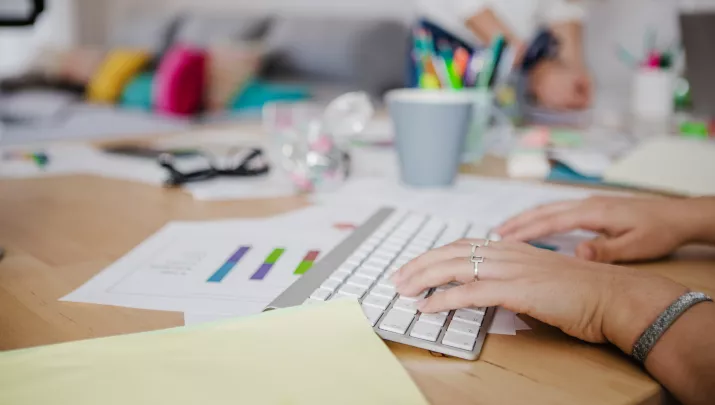 Δημόσιο: +5.000 προσλήψεις (ΜΜΜ, ΕΣΥ, υπουργεία, μουσεία, δήμοι, Σώματα Ασφαλείας)