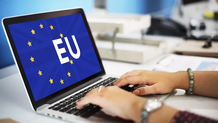 Διορισμοί στην ΕΕ με πρώτο μισθό στα 7.646 ευρώ