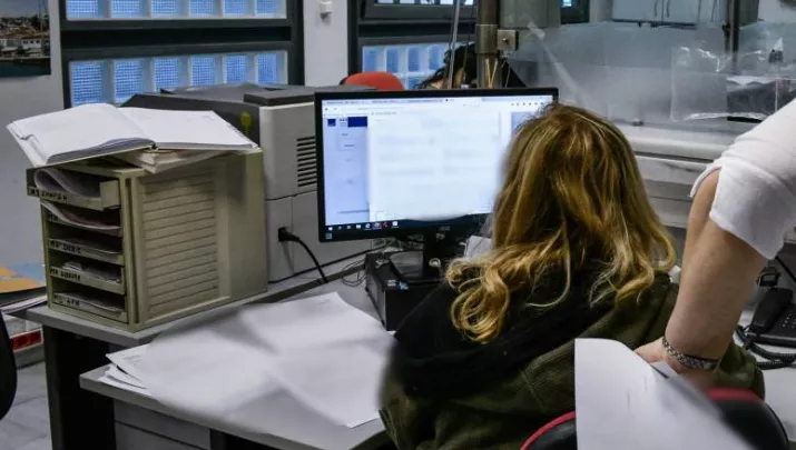 Δημόσιοι υπάλληλοι: Επίδομα 300 ευρώ - Ποιοι το παίρνουν
