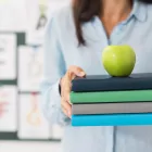 Αναπληρωτές εκπαιδευτικοί: Το δώρο Χριστουγέννων που θα λάβουν ανάλογα τη φάση πρόσληψης