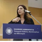Σοφία Ζαχαράκη.