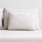 Πώς θα εξαφανίσετε την κιτρινίλα από τα μαξιλάρια σε 10 λεπτά