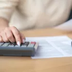 Νέο voucher «σωσίβιο» για όσους χρωστούν - Ποιους αφορά