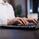 Θέσεις εργασίας και προσλήψεις